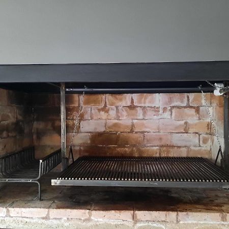 Casa De Invitados Con Parrilla Y Horno A Lena 乌斯怀亚 外观 照片